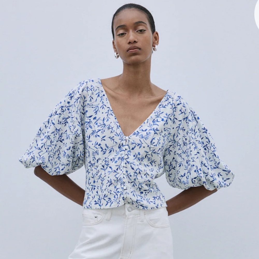 H&M Linen Floral Blouse - NEW WITH TAGS - blue and white Large